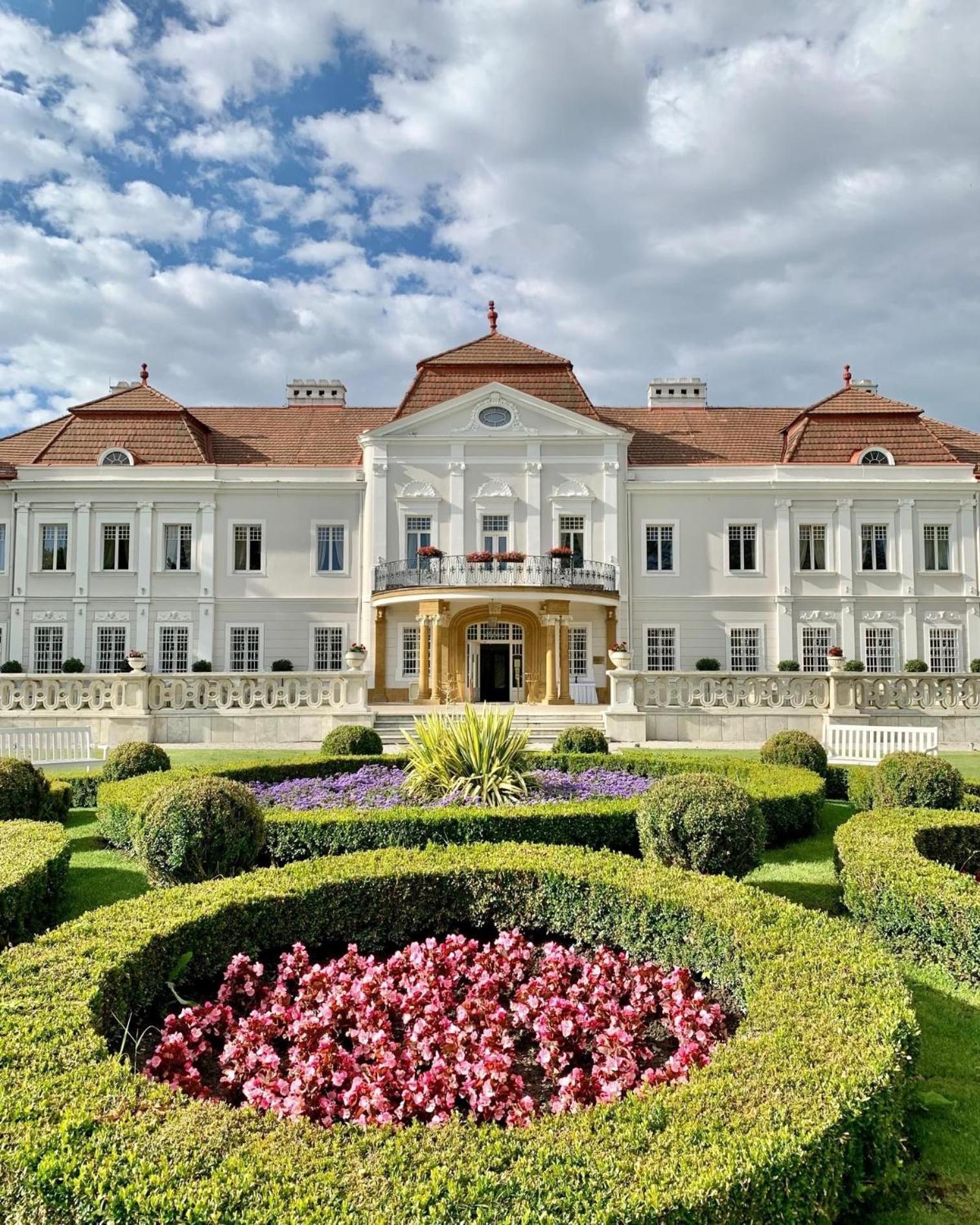 Art Hotel Kastiel Tomášov Zewnętrze zdjęcie