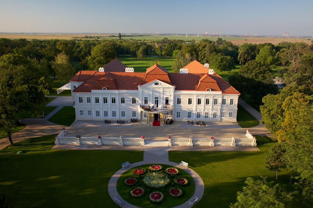 Art Hotel Kastiel Tomášov Zewnętrze zdjęcie